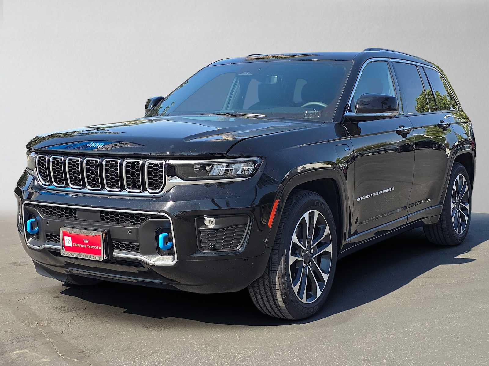 Used 2022 Jeep Grand Cherokee Overland w/ Luxury Tech Group IV AWD/4WD image 7