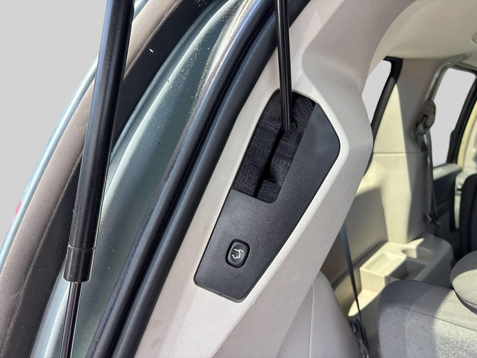 Used 2010 Chrysler Town & Country LX w/ PWR Convenience Group FWD image 15