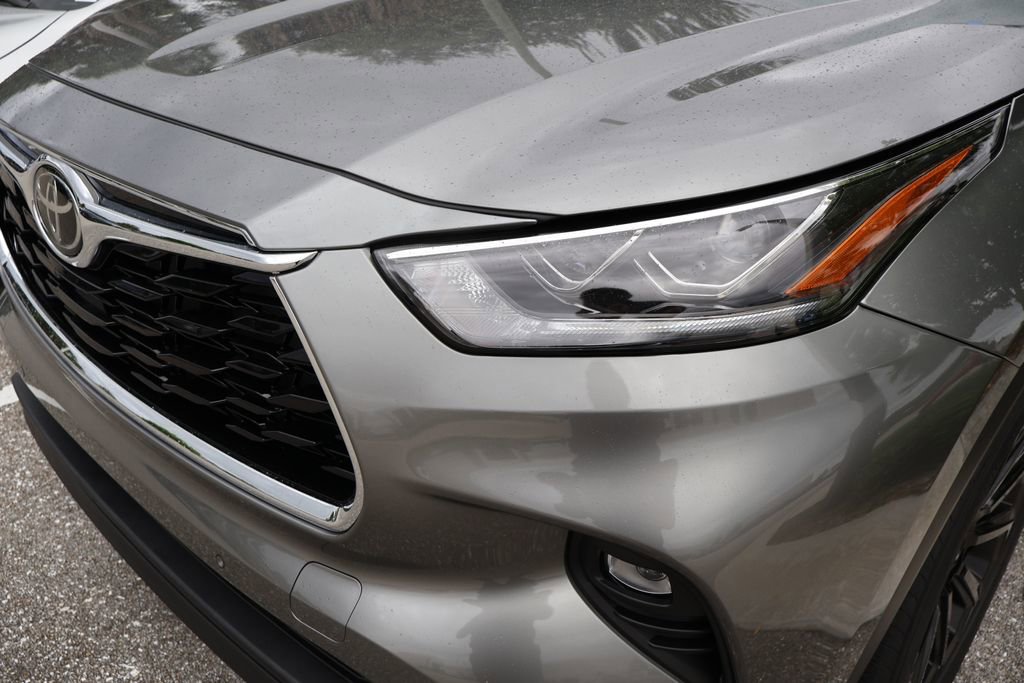 Certified 2026 Toyota Highlander Limited AWD/4WD image 3