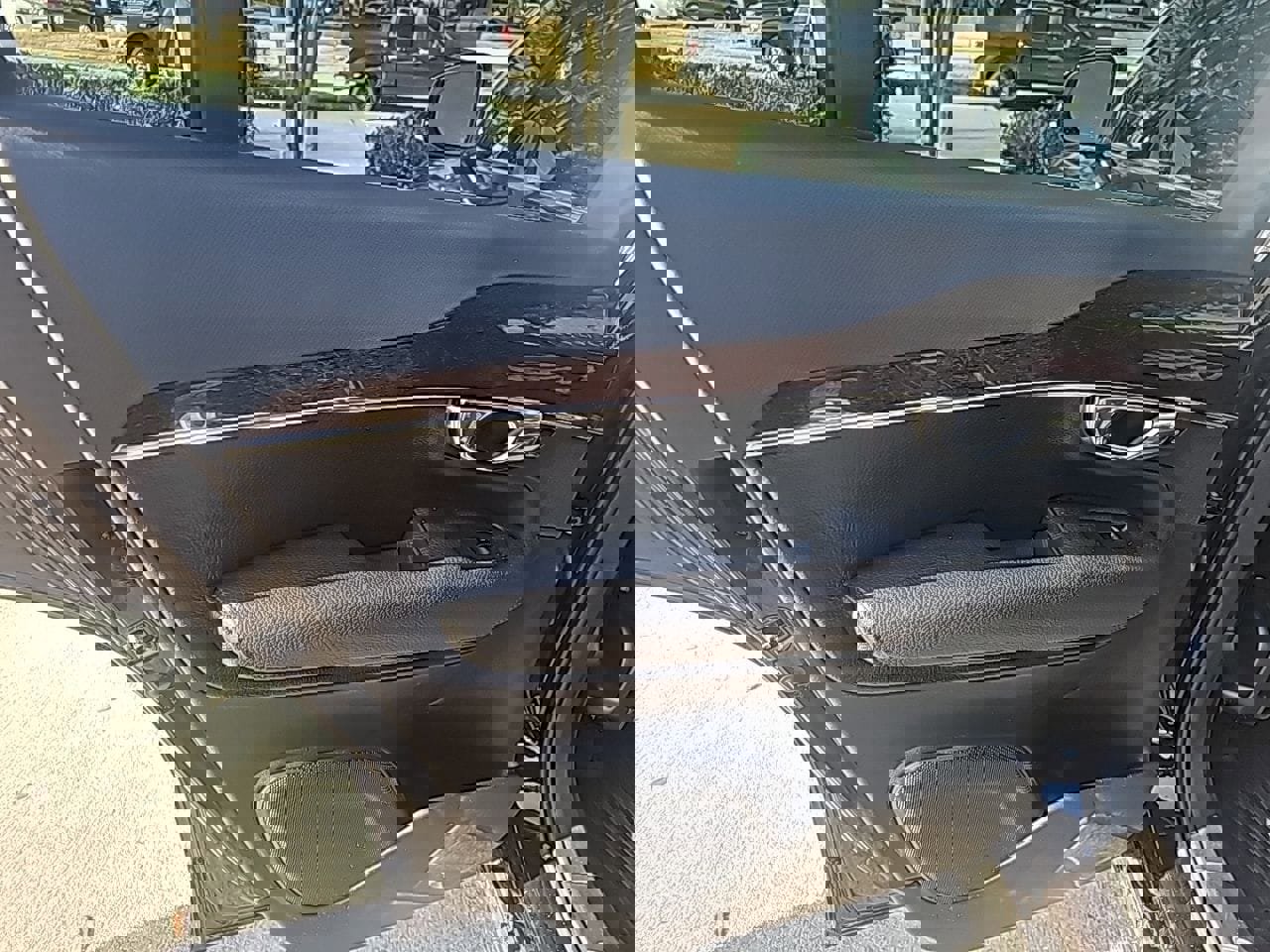 Used 2016 Volvo XC90 T6 Momentum w/ Momentum Plus Package image 12