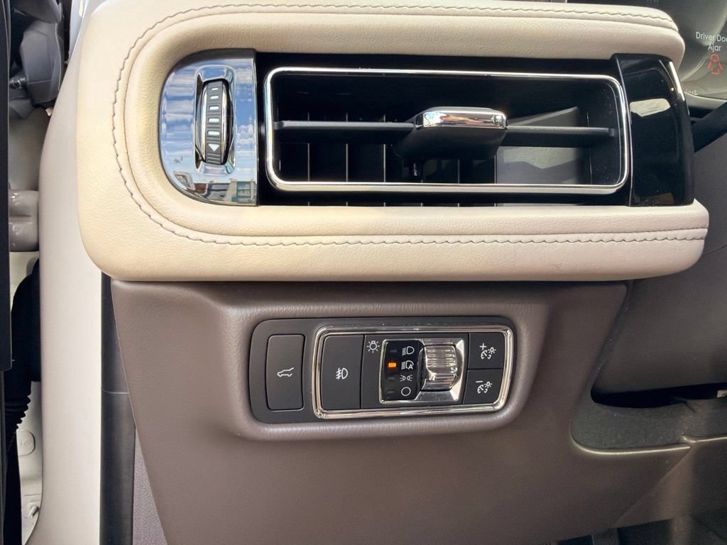 Used 2020 Lincoln Aviator Reserve w/ Equipment Group 202A AWD/4WD image 24