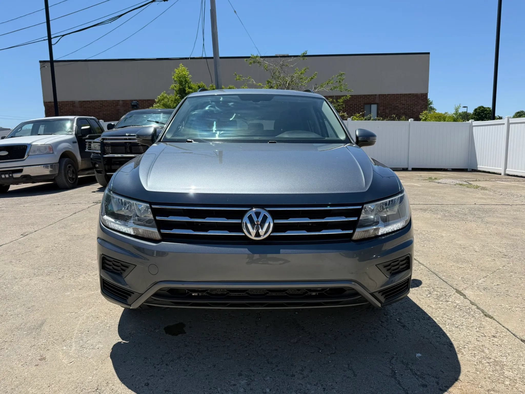 Used 2021 Volkswagen Tiguan SE R-Line AWD/4WD image 2