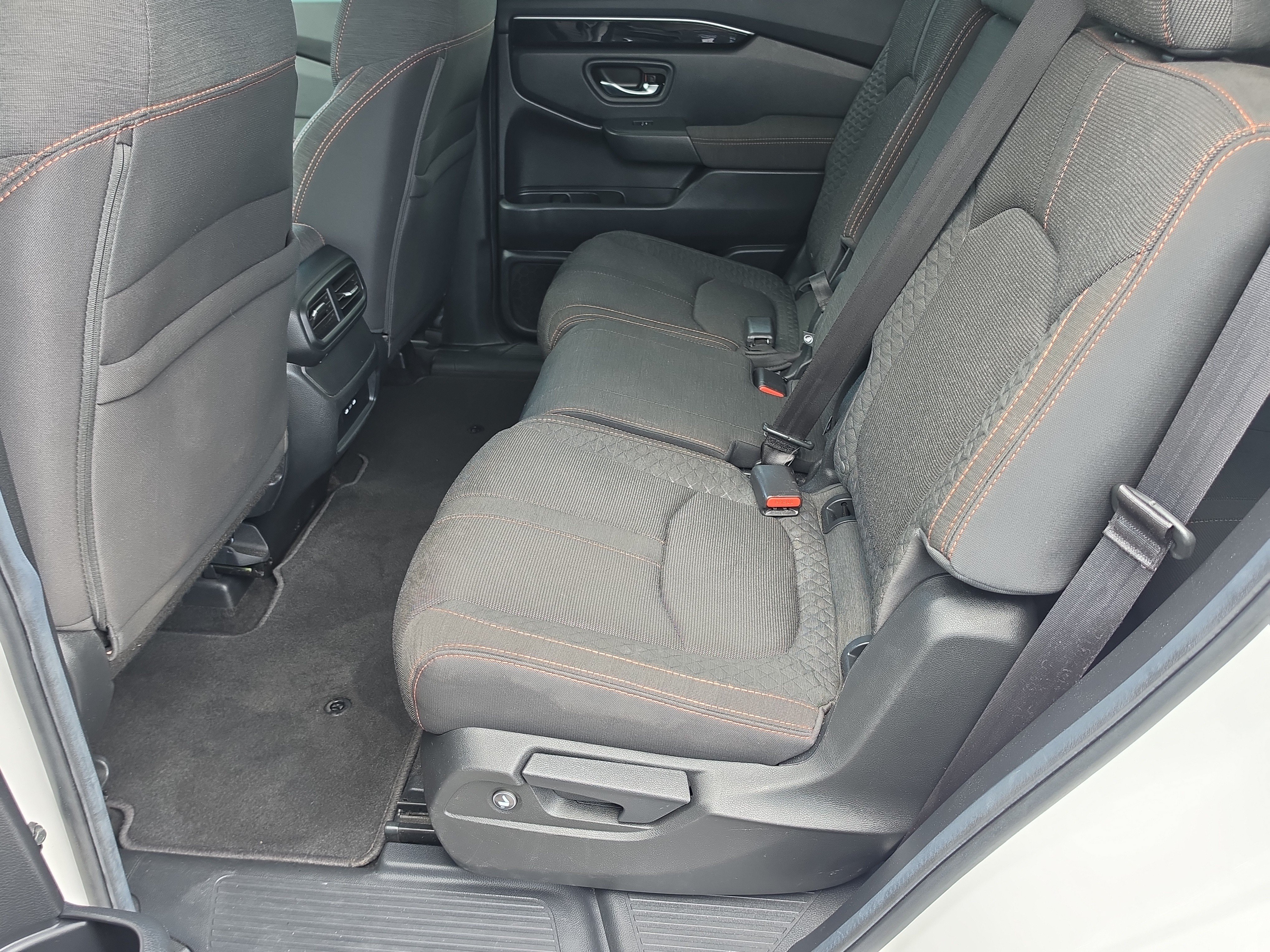 Used 2025 Honda Pilot Sport image 16