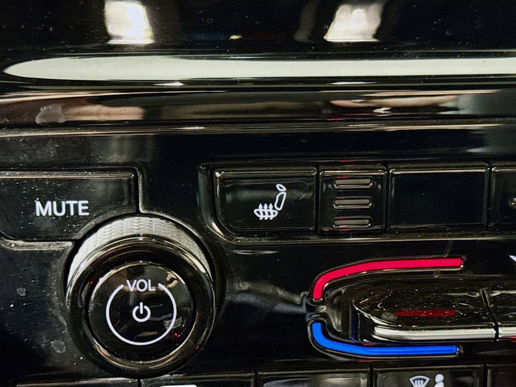 Used 2023 Jeep Grand Cherokee Altitude image 17