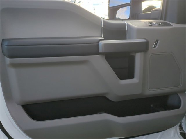 Used 2022 Ford F550 4x4 Regular Cab Super Duty image 19