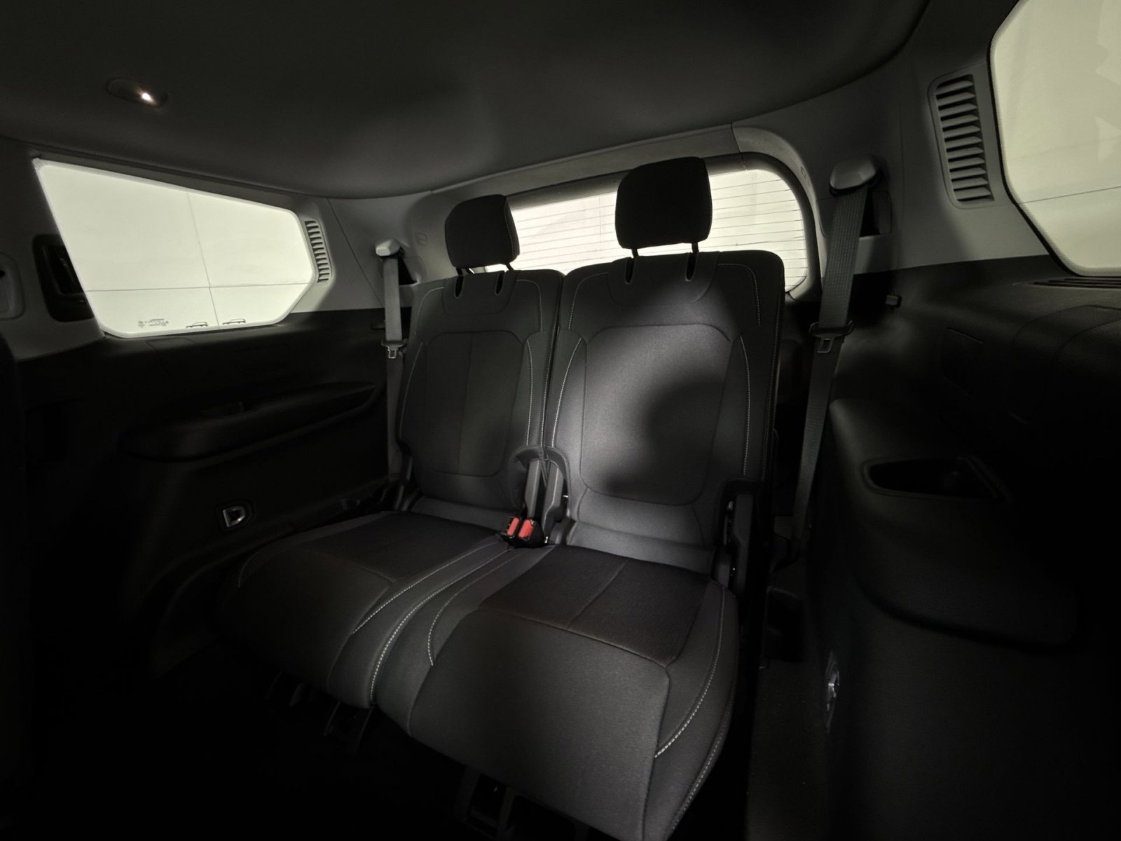 Used 2023 Jeep Grand Cherokee L Laredo image 25