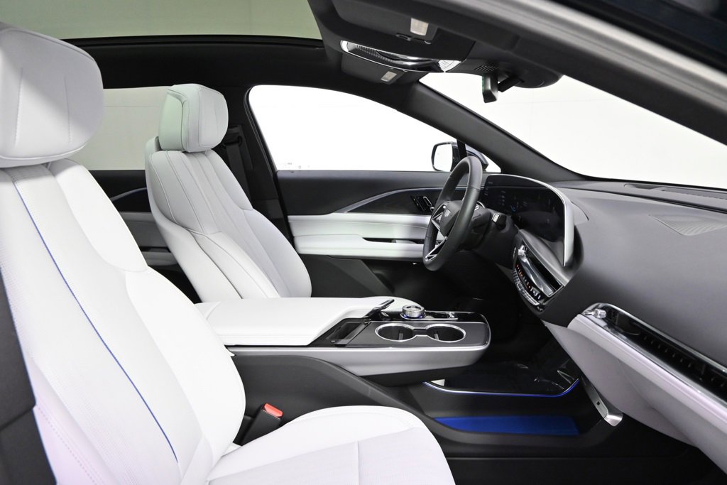 New 2025 Cadillac Lyriq Luxury image 15