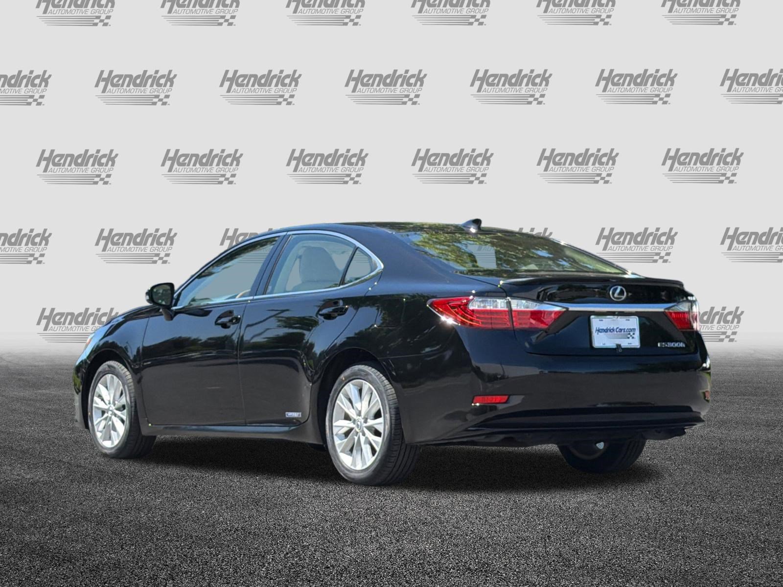 Used 2015 Lexus ES 300h w/ Navigation System Package FWD image 7