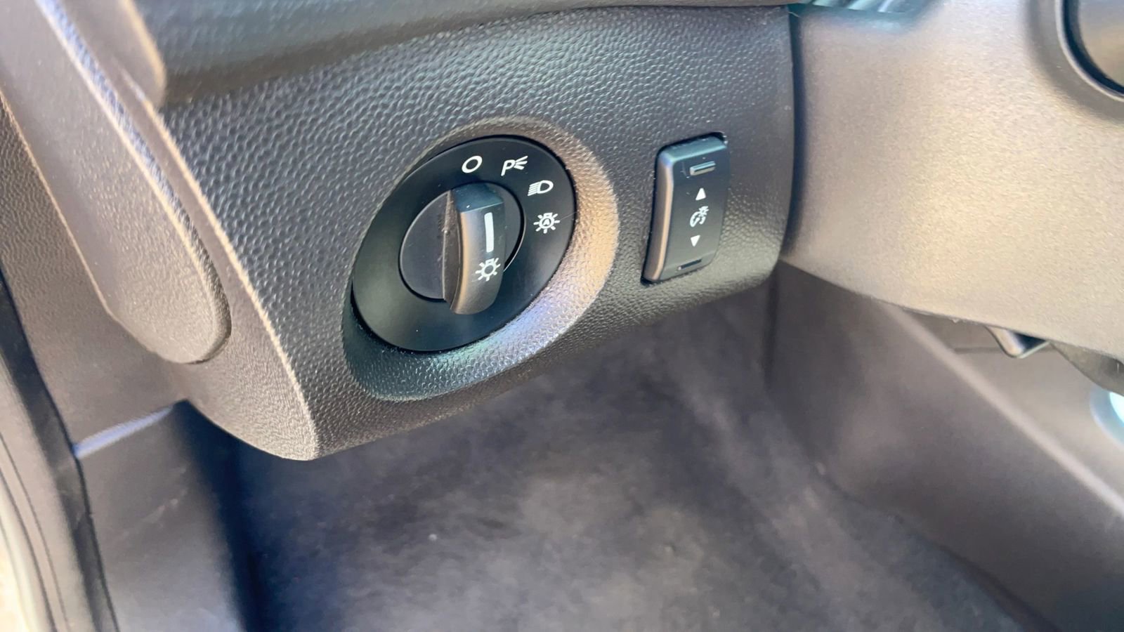 Used 2014 Ford Fiesta SE FWD image 33