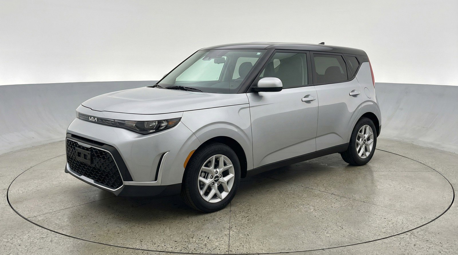 Used 2025 Kia Soul LX w/ LX Technology Package FWD image 3