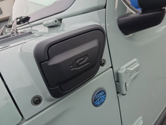 Used 2023 Jeep Wrangler Unlimited Rubicon 4xe w/ Cold Weather Group AWD/4WD image 11