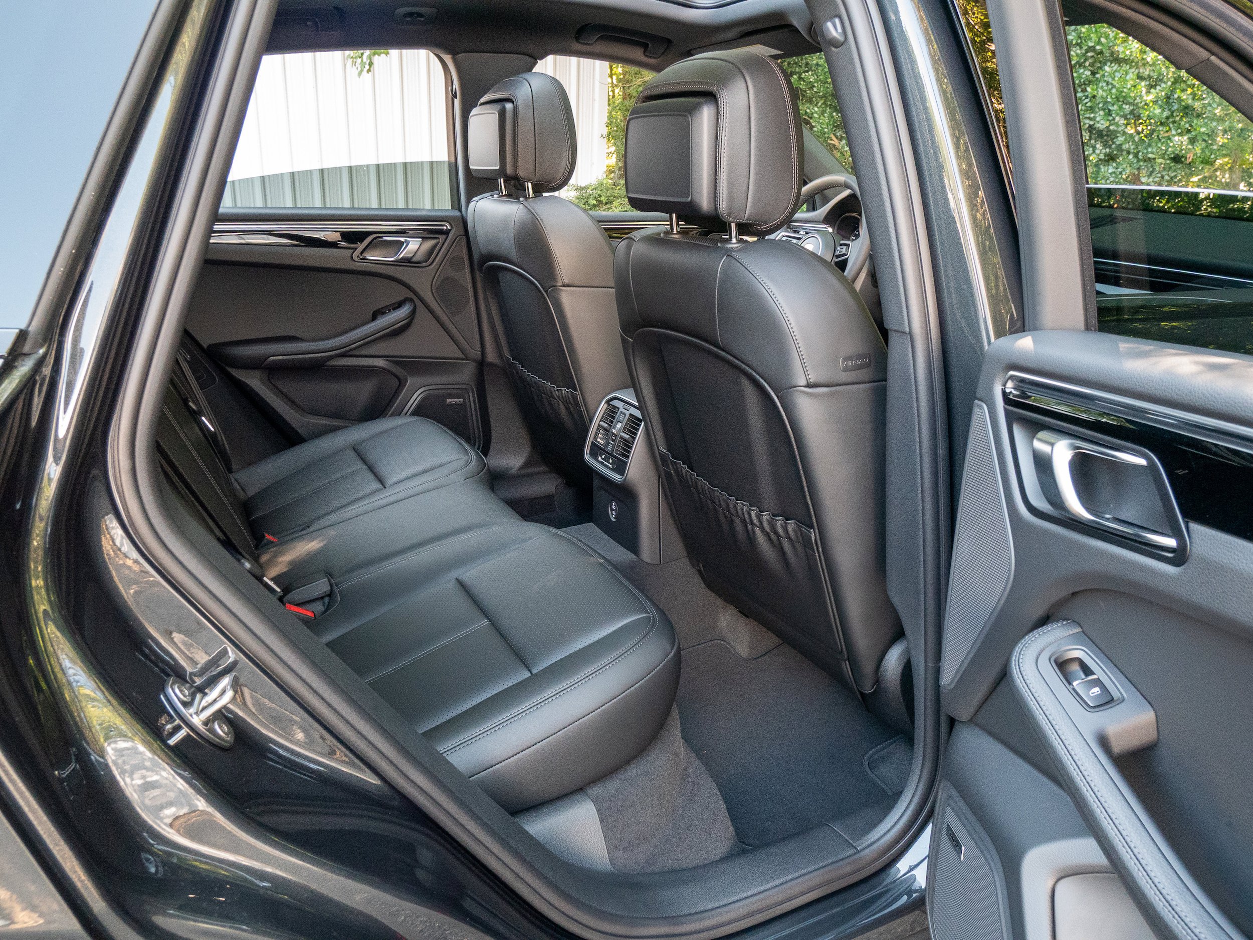 Certified 2026 Porsche Macan AWD/4WD image 33