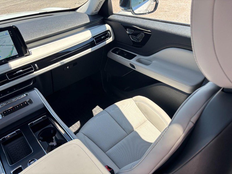 New 2026 Lincoln Aviator AWD image 13