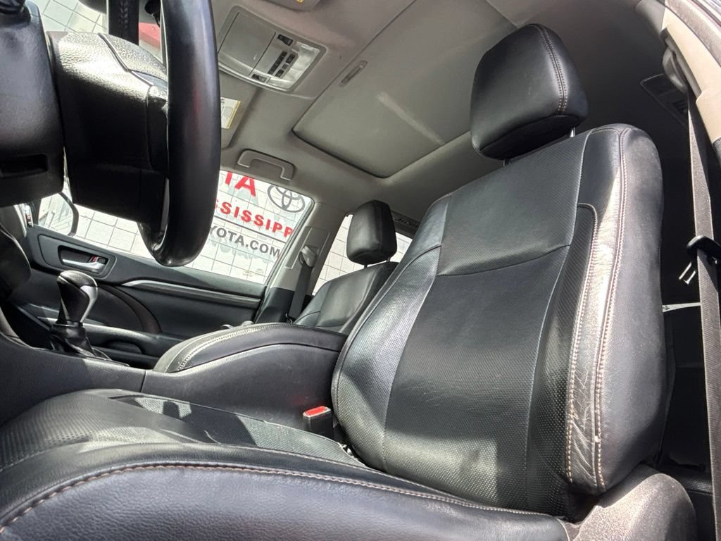 Used 2019 Toyota Highlander Limited FWD image 10