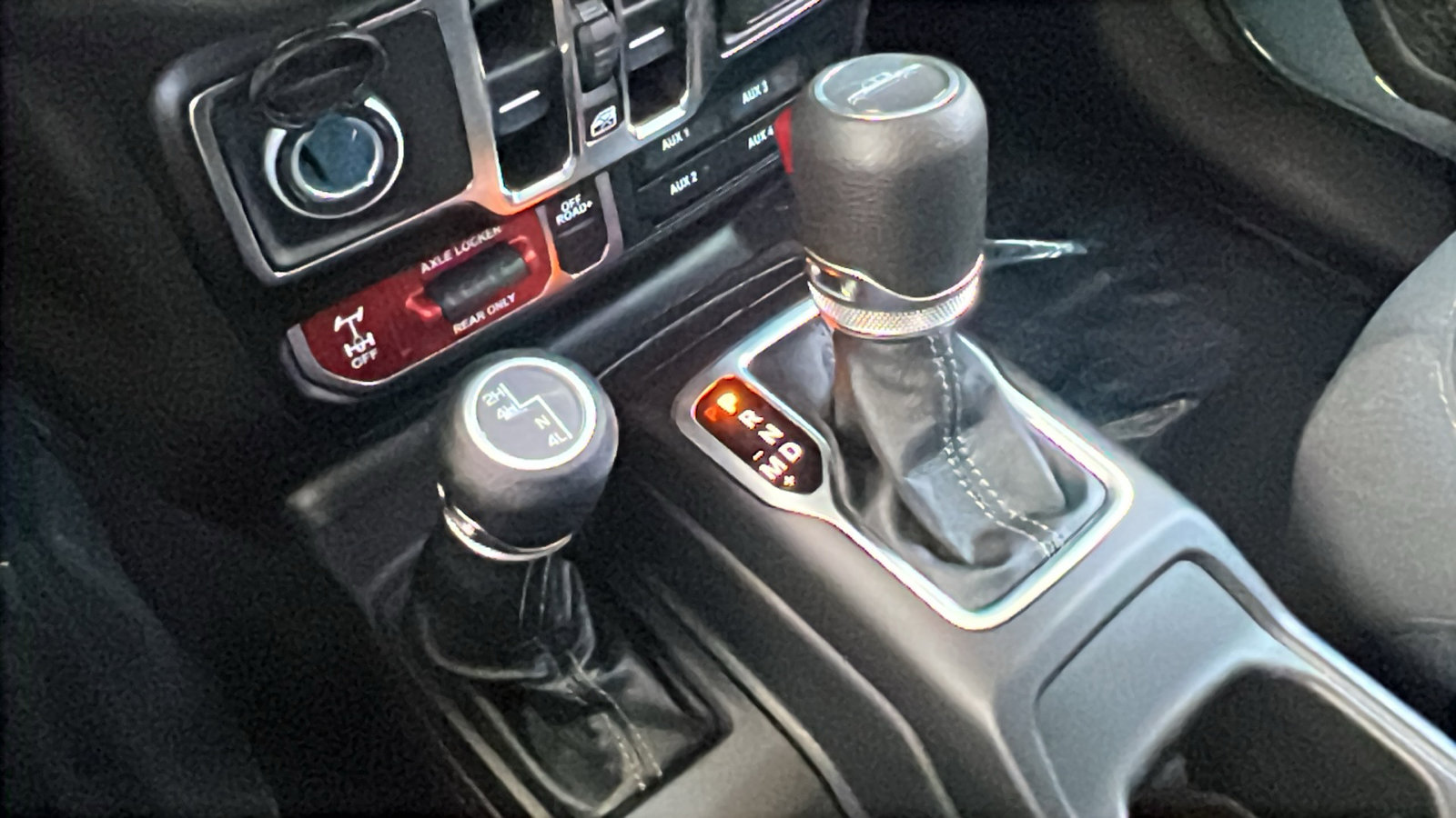 New 2025 Jeep Gladiator Willys image 24