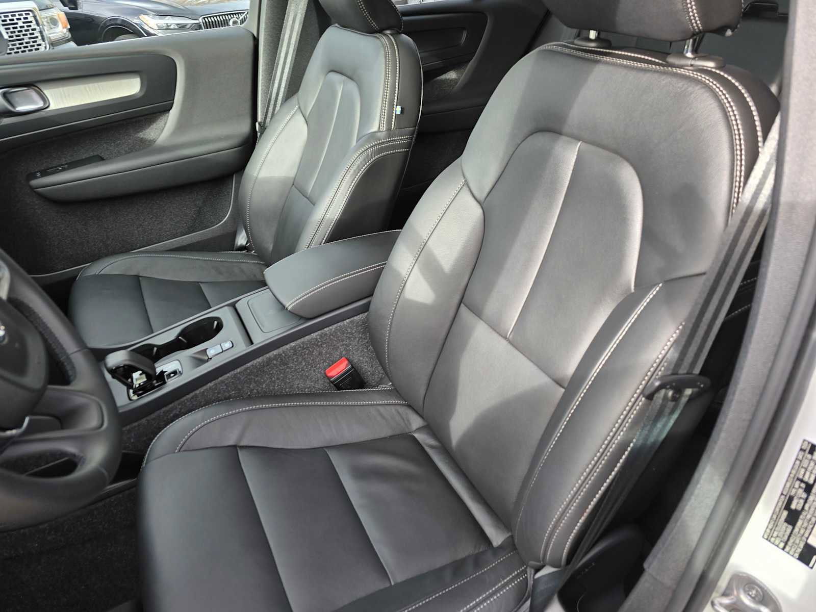 Certified 2025 Volvo XC40 B5 Core w/ Protection Package Premier image 23