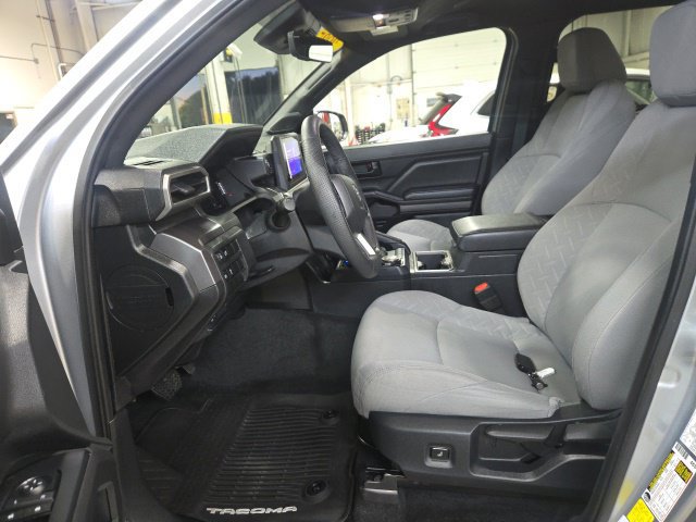 Used 2025 Toyota Tacoma SR5 AWD/4WD image 10