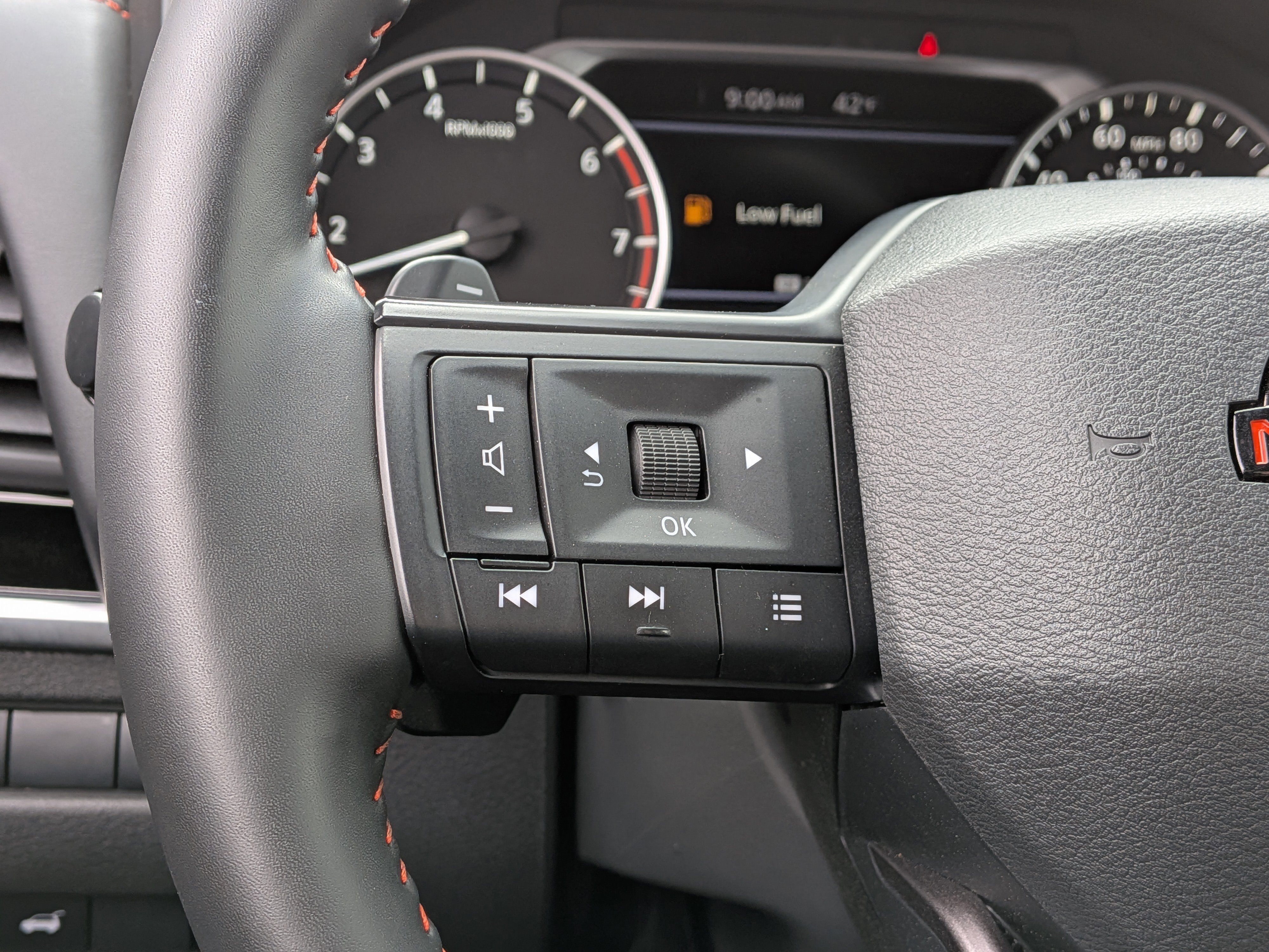 Used 2025 Nissan Rogue SV AWD/4WD image 34