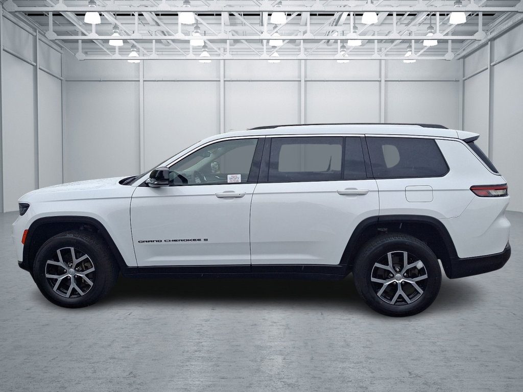 Used 2023 Jeep Grand Cherokee L Limited AWD/4WD image 2