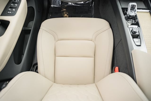 New 2026 Volvo XC60 T8 Plus w/ Climate Package AWD/4WD image 31