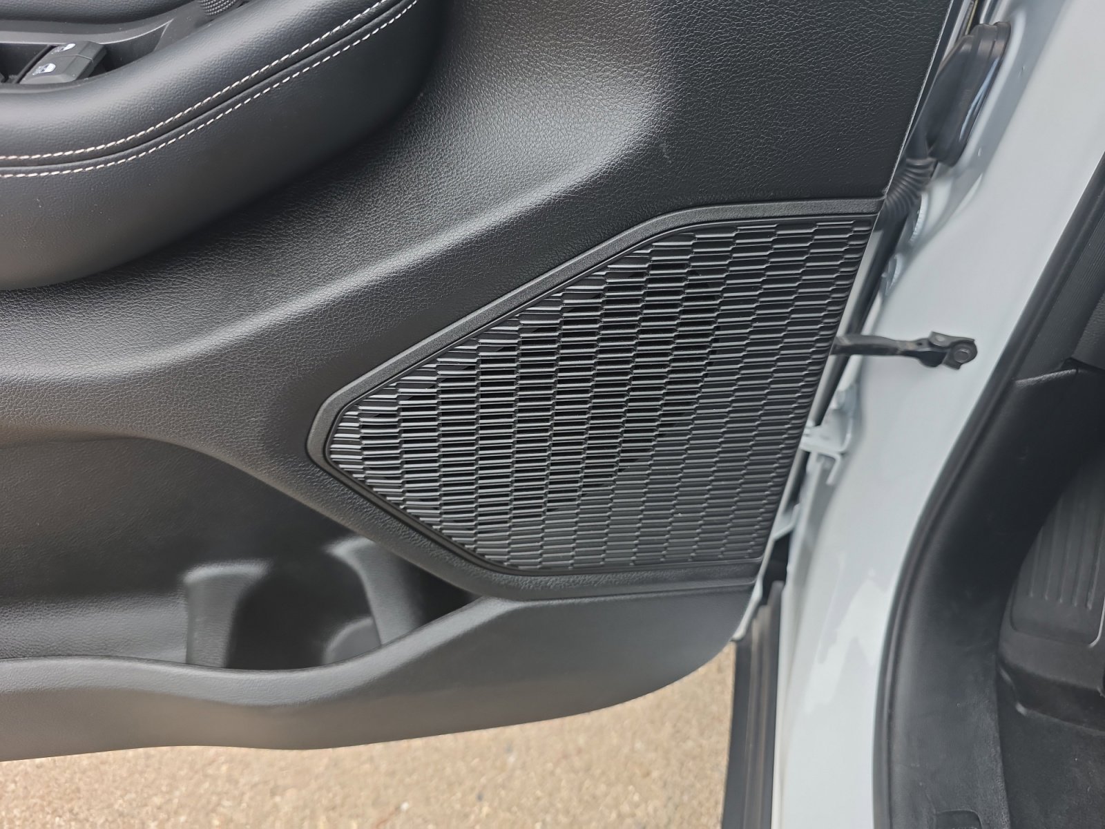 Used 2024 Jeep Grand Cherokee L Altitude image 27