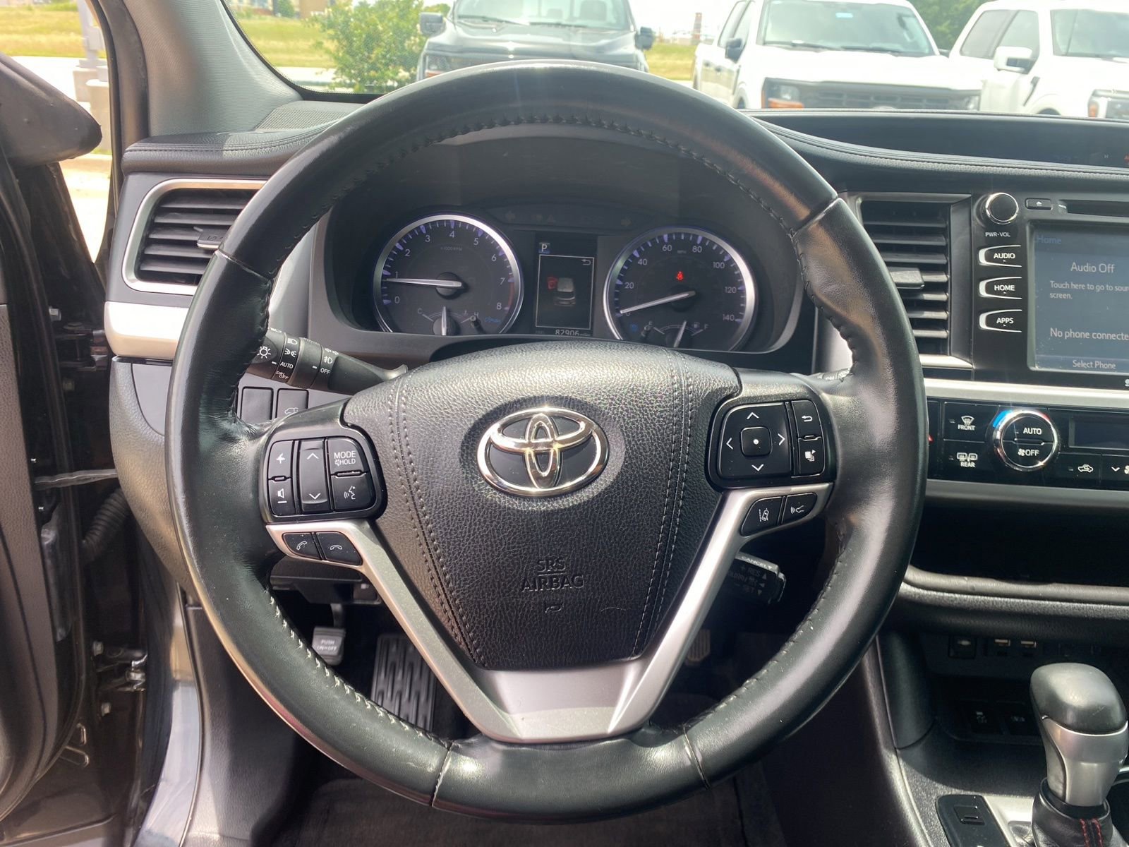 Used 2019 Toyota Highlander SE FWD image 19