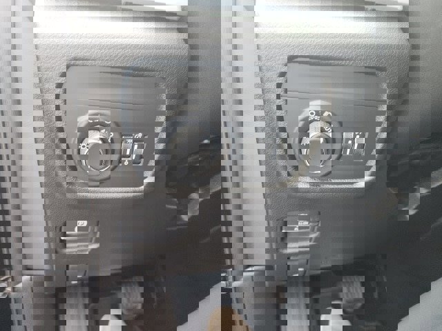 New 2025 Jeep Grand Cherokee Altitude image 15