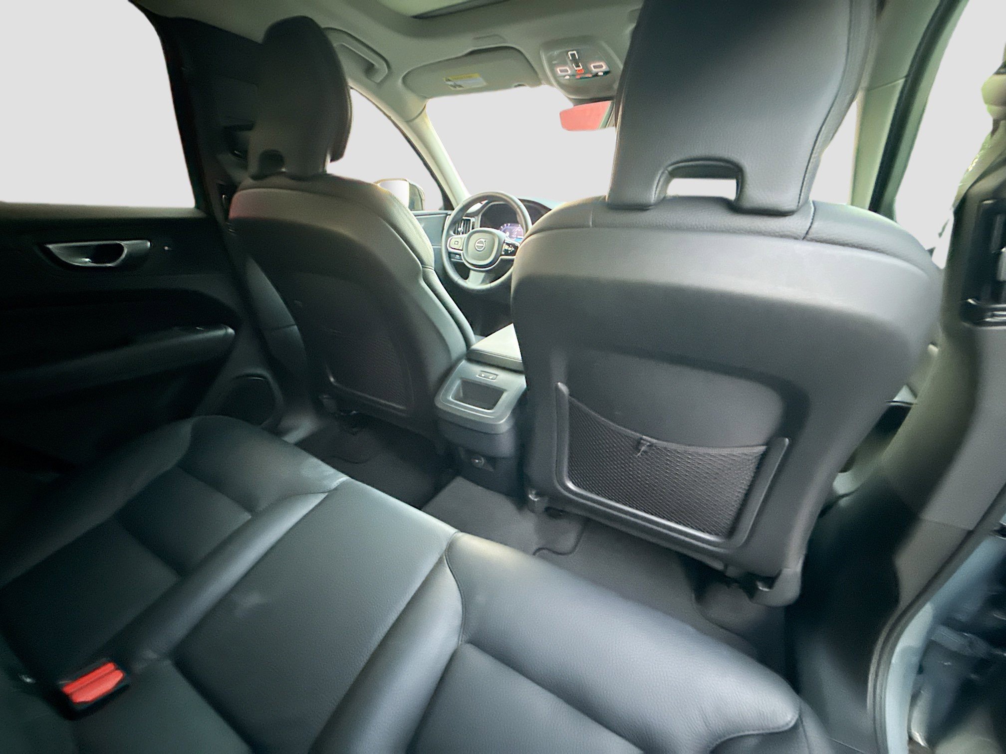 Used 2024 Volvo XC60 B5 Plus image 28