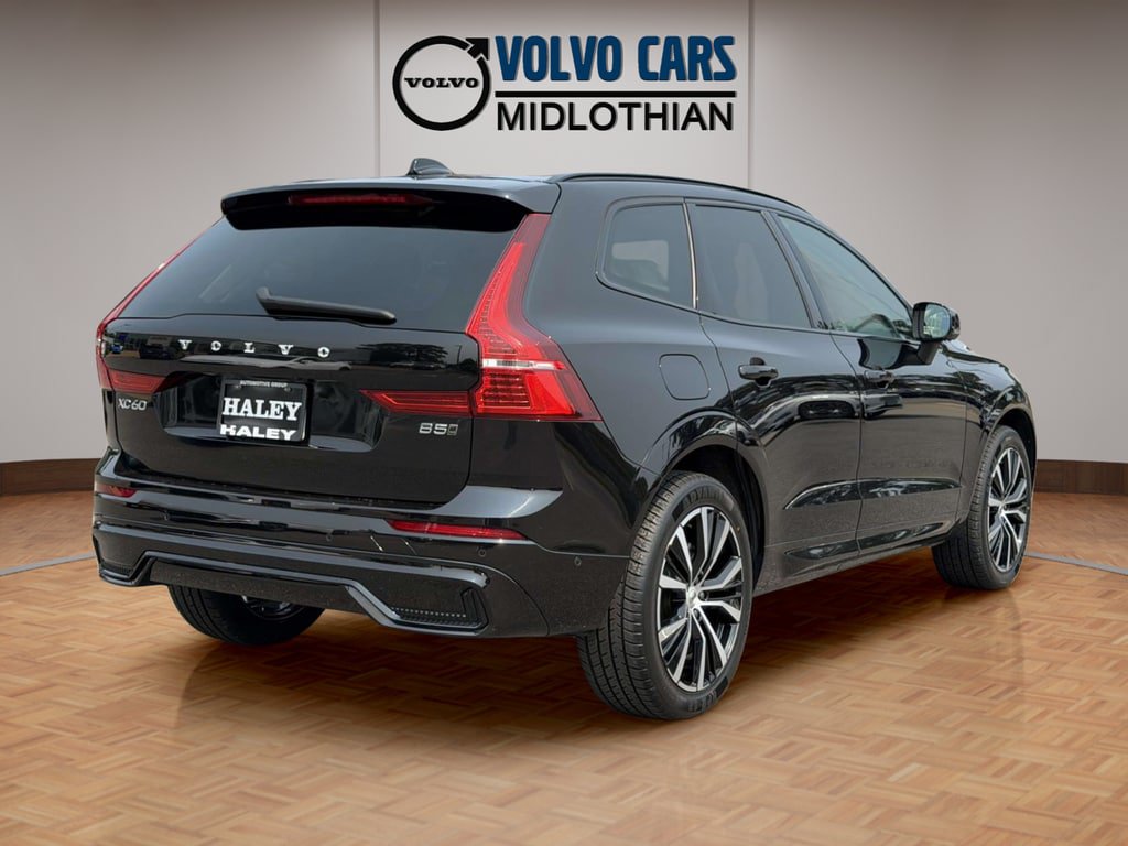 Used 2025 Volvo XC60 B5 Plus AWD/4WD image 19
