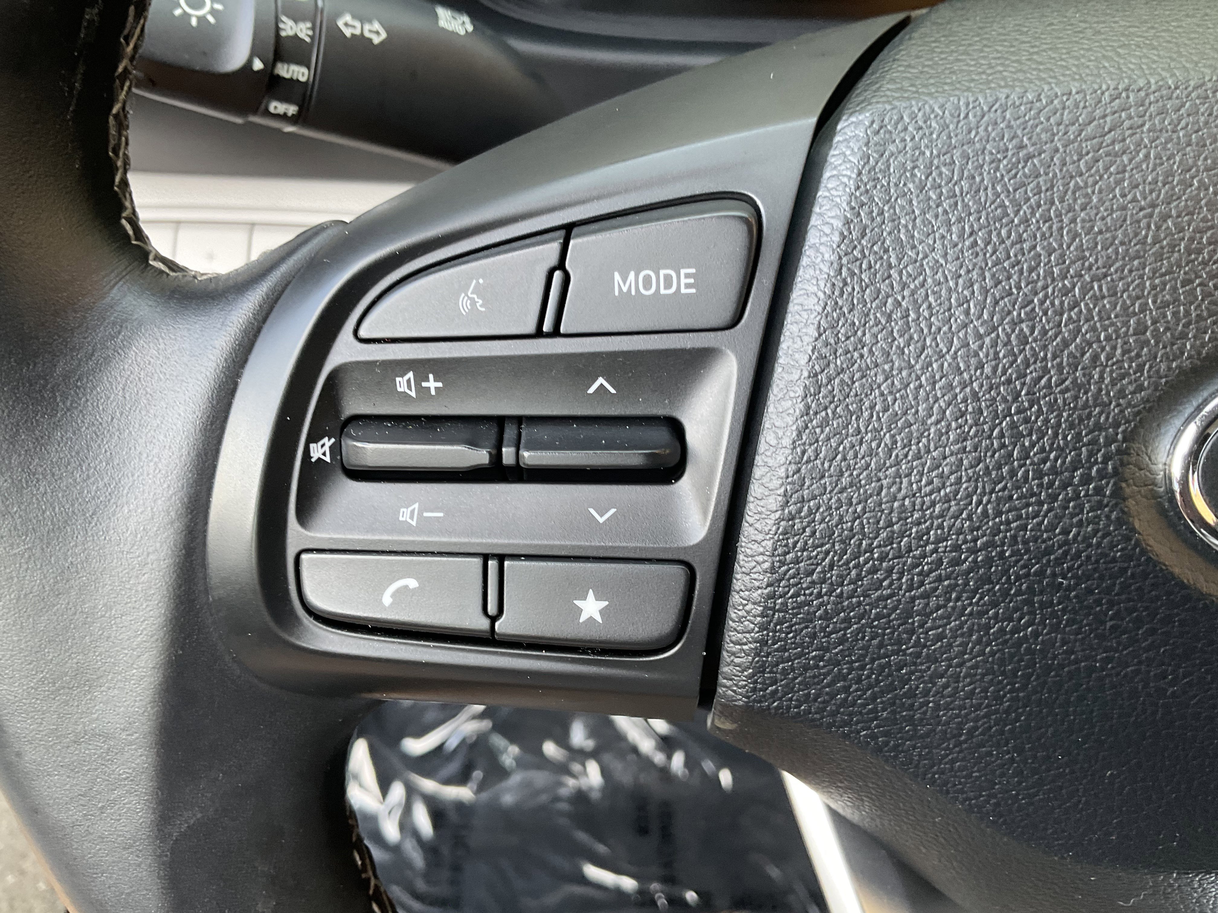 Used 2025 Hyundai Venue SEL FWD image 29