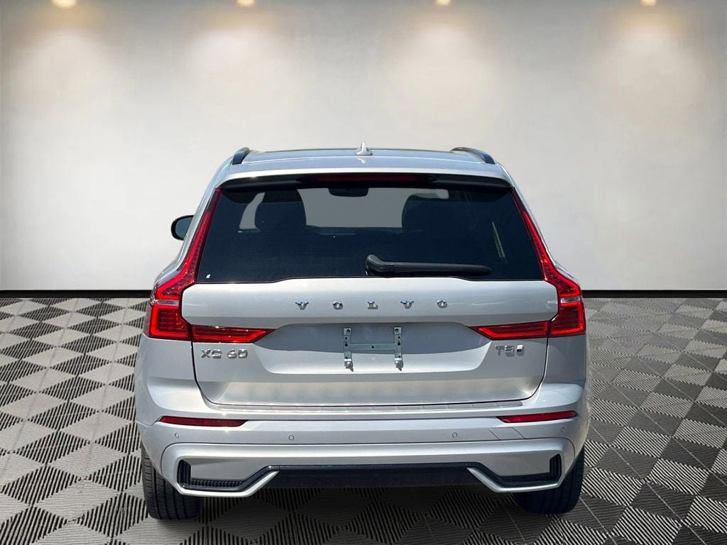 Certified 2025 Volvo XC60 T8 Plus w/ Protection Package Premier image 4
