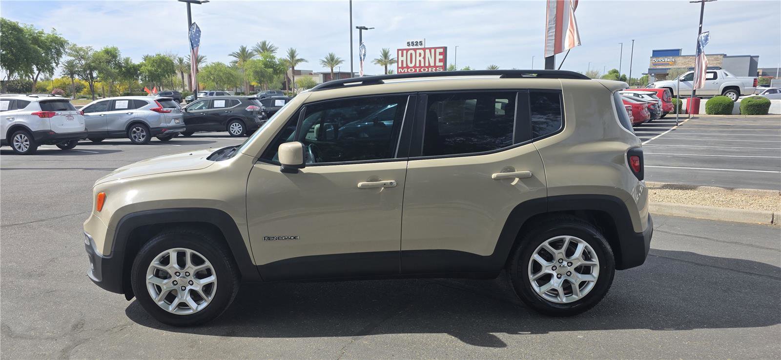 Used 2016 Jeep Renegade Latitude FWD image 3