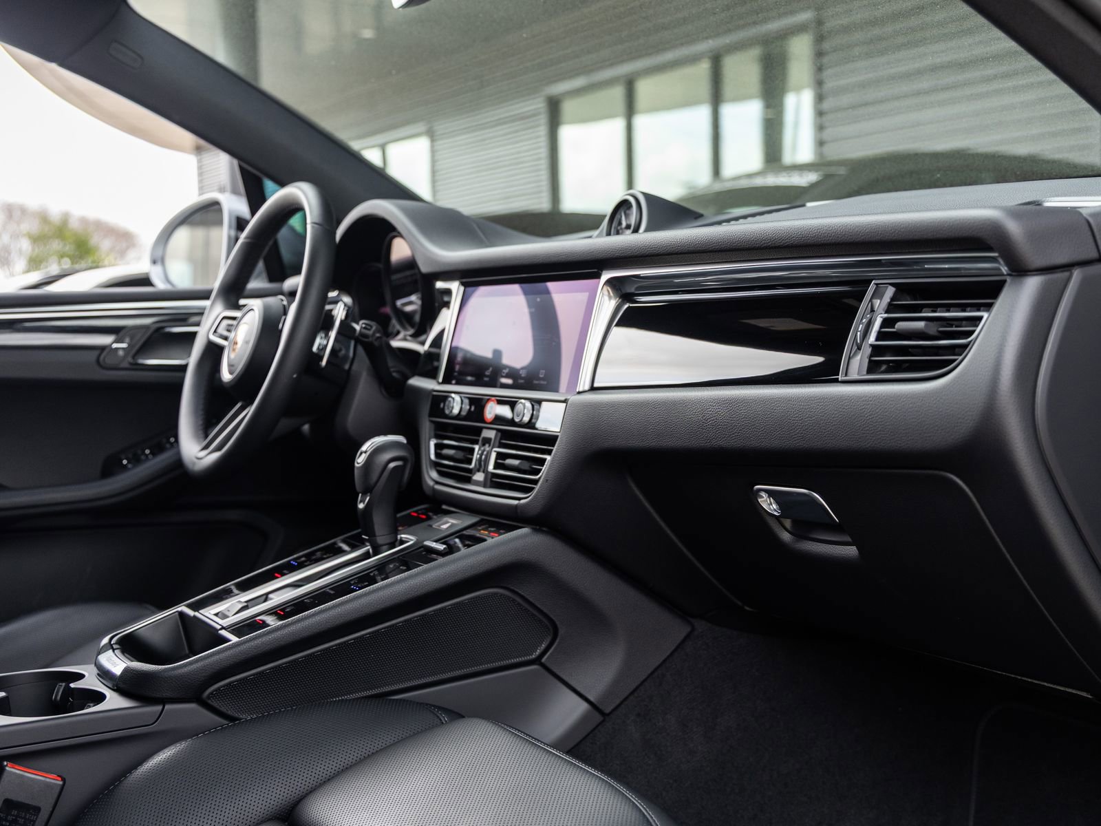 Used 2026 Porsche Macan image 45