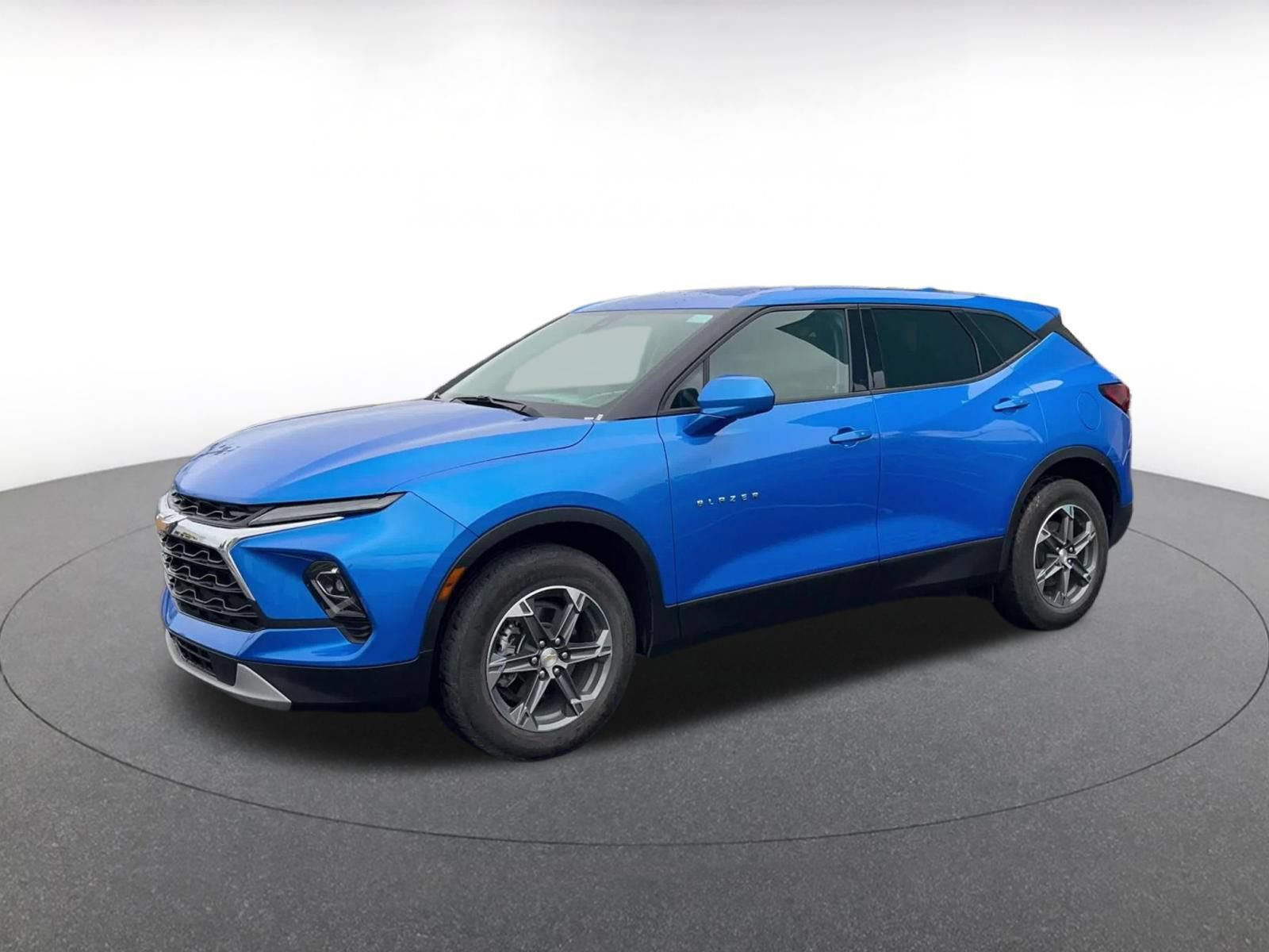 Used 2025 Chevrolet Blazer LT FWD image 8