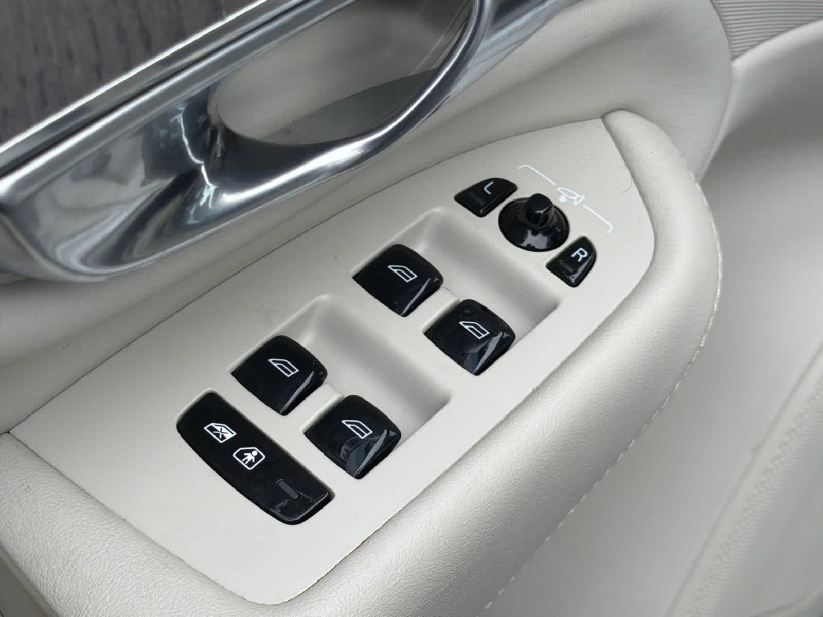 Certified 2023 Volvo XC90 B6 Plus w/ Protection Package Premier image 25