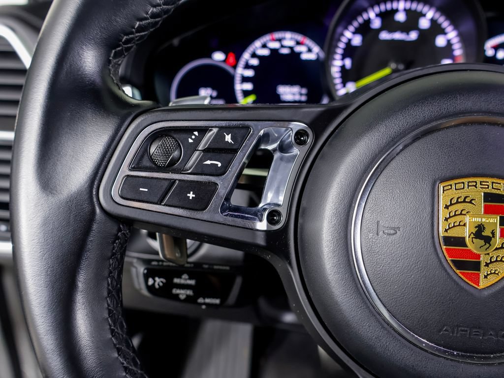 Certified 2020 Porsche Cayenne Turbo S AWD/4WD image 22