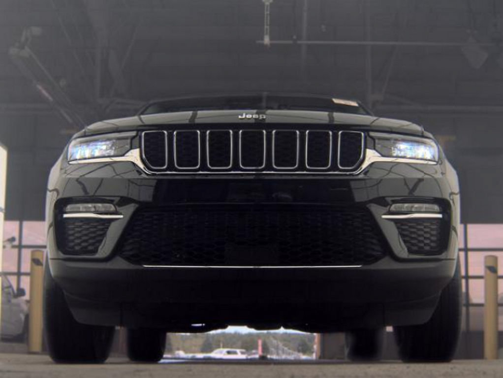 Used 2023 Jeep Grand Cherokee Limited w/ Trailer Tow Prep Group (B) AWD/4WD image 3