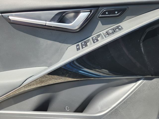 Used 2023 Kia Niro SX Touring image 21