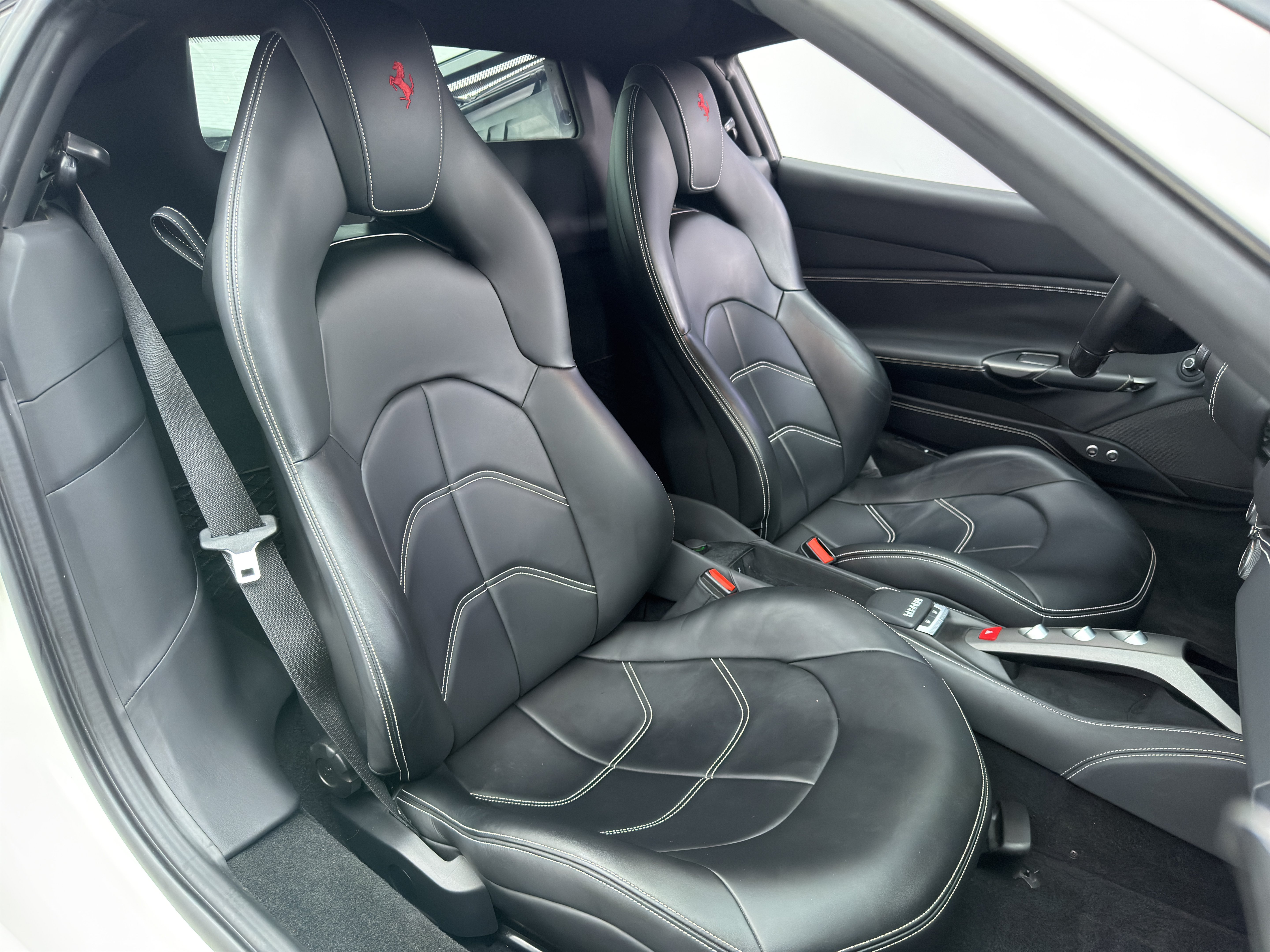 Used 2019 Ferrari 488 GTB RWD image 30