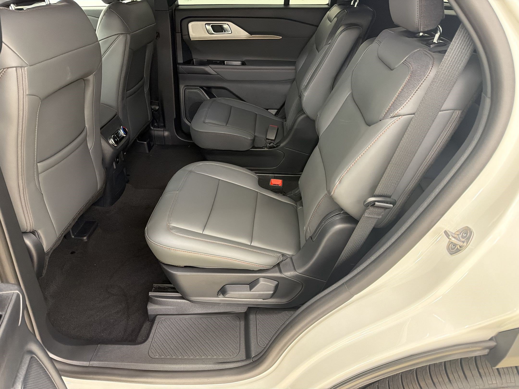 New 2027 Ford Explorer Active w/ Active Comfort Package RWD image 22