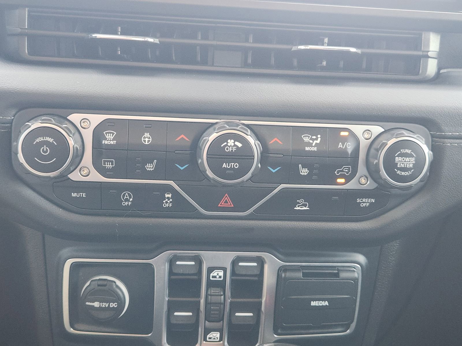 Used 2024 Jeep Gladiator Sport AWD/4WD image 22