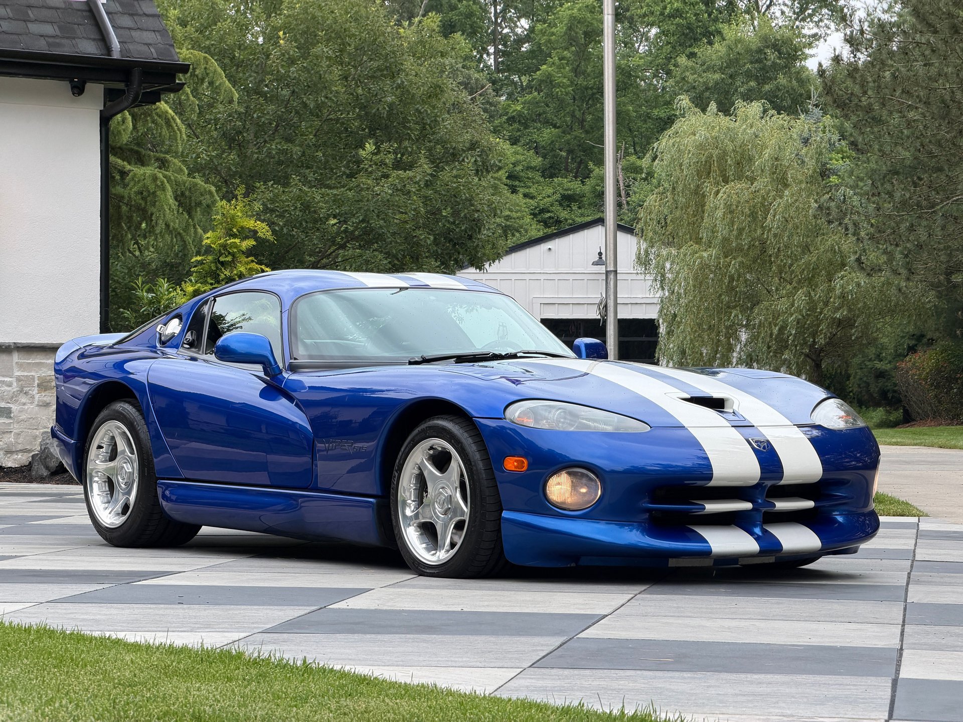 Used 1997 Dodge Viper GTS RWD video 1