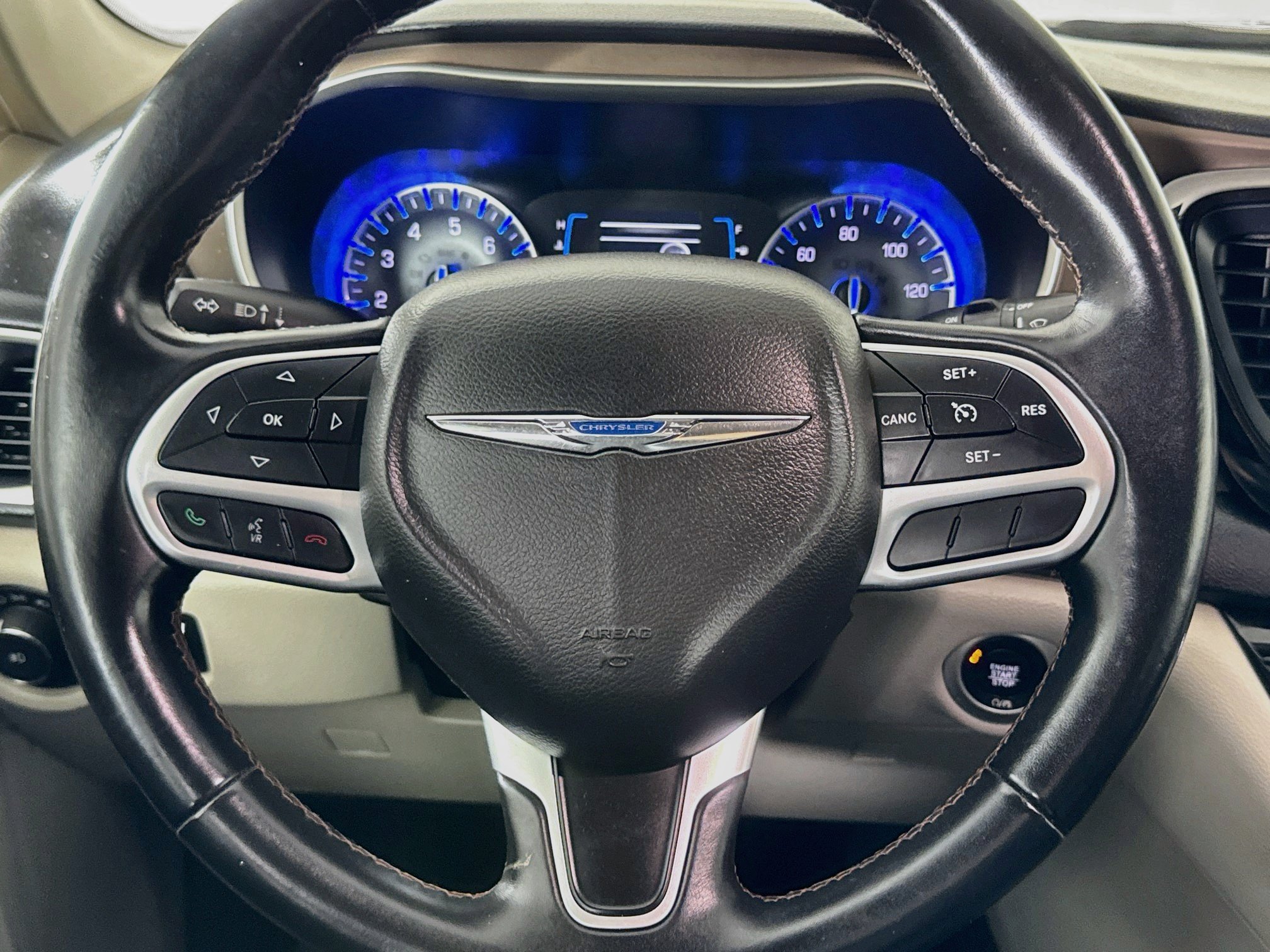 Used 2017 Chrysler Pacifica Touring-L FWD image 14