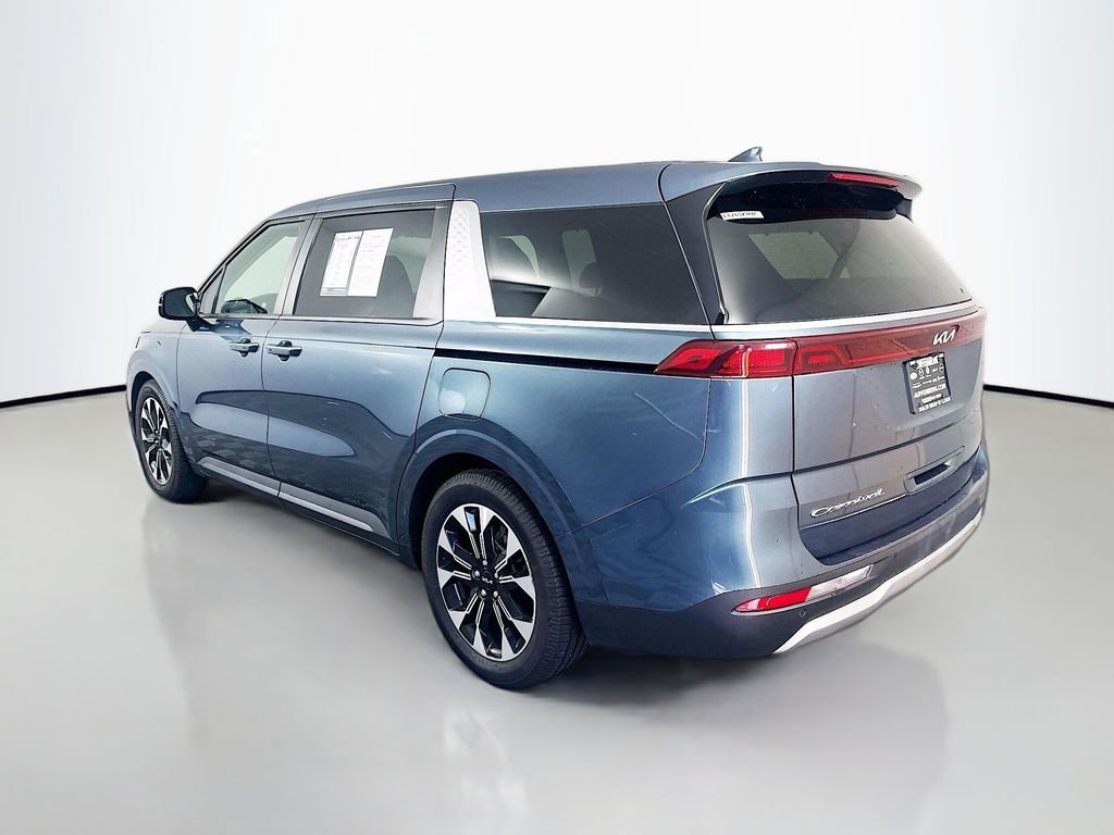 Used 2022 Kia Carnival EX image 5