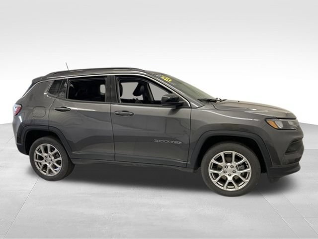 Used 2022 Jeep Compass Latitude AWD/4WD image 8