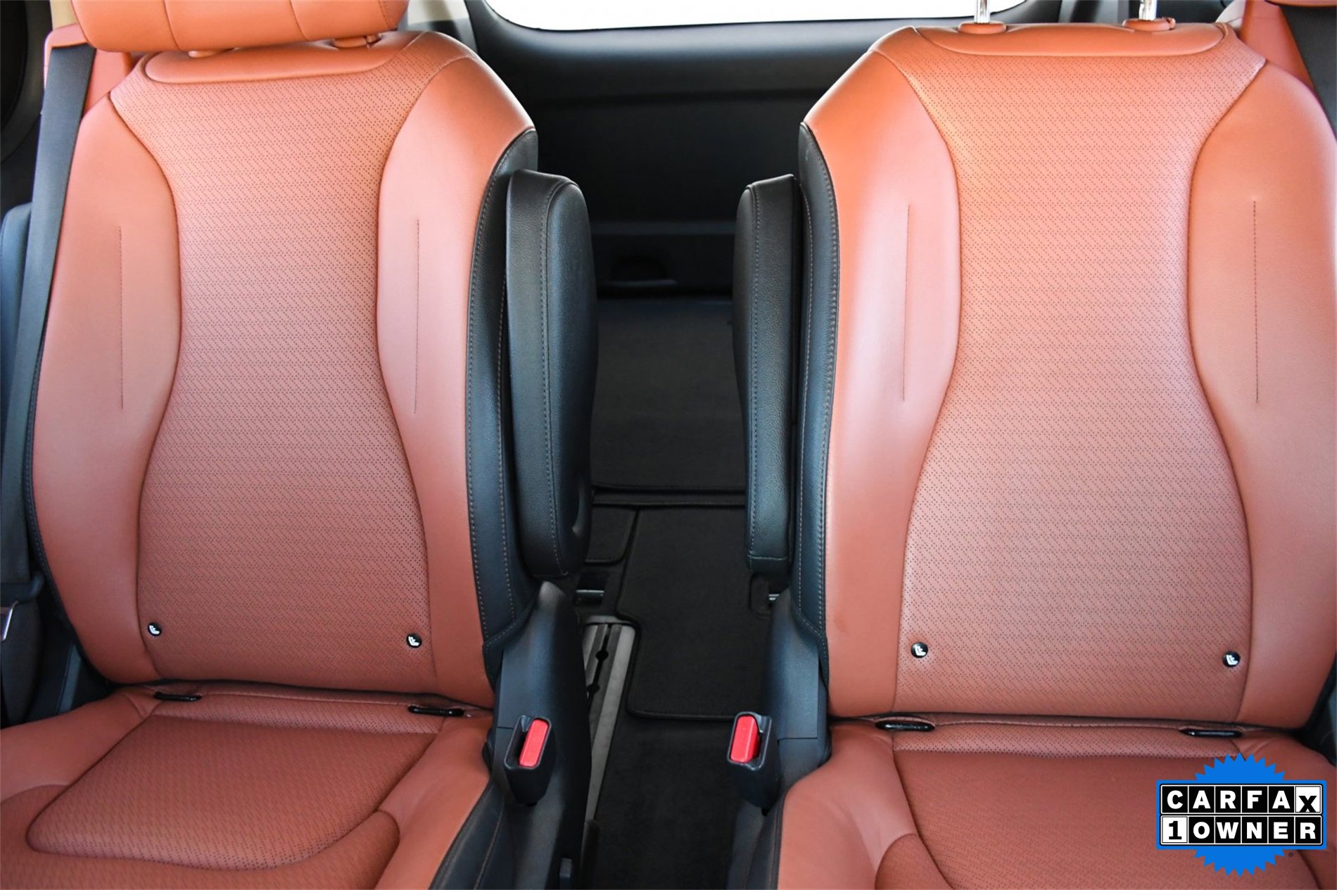 Used 2022 Kia Carnival SX Prestige image 11