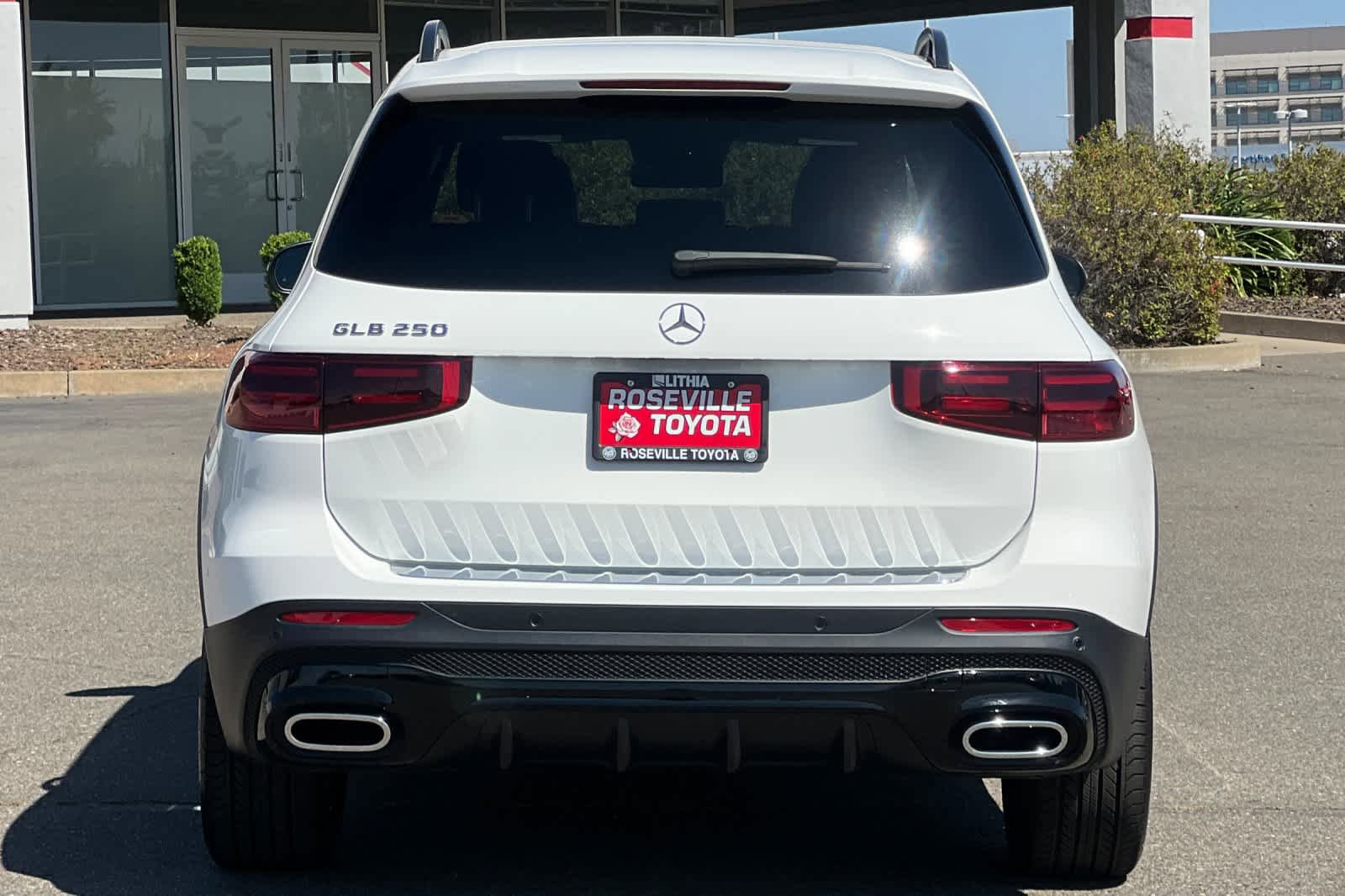 Used 2025 Mercedes-Benz GLB 250 image 8