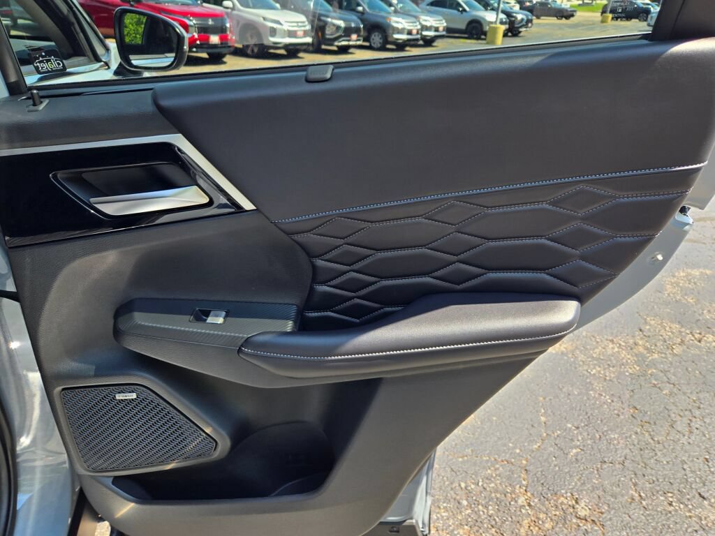 New 2026 Mitsubishi Outlander SEL AWD/4WD image 9