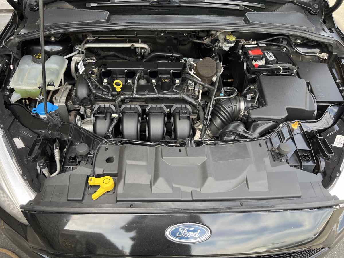 Used 2015 Ford Focus SE w/ SE Sport Package image 21