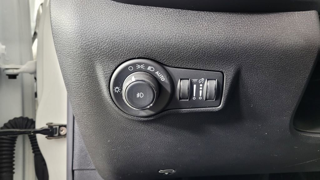 Used 2024 Jeep Compass Latitude image 18